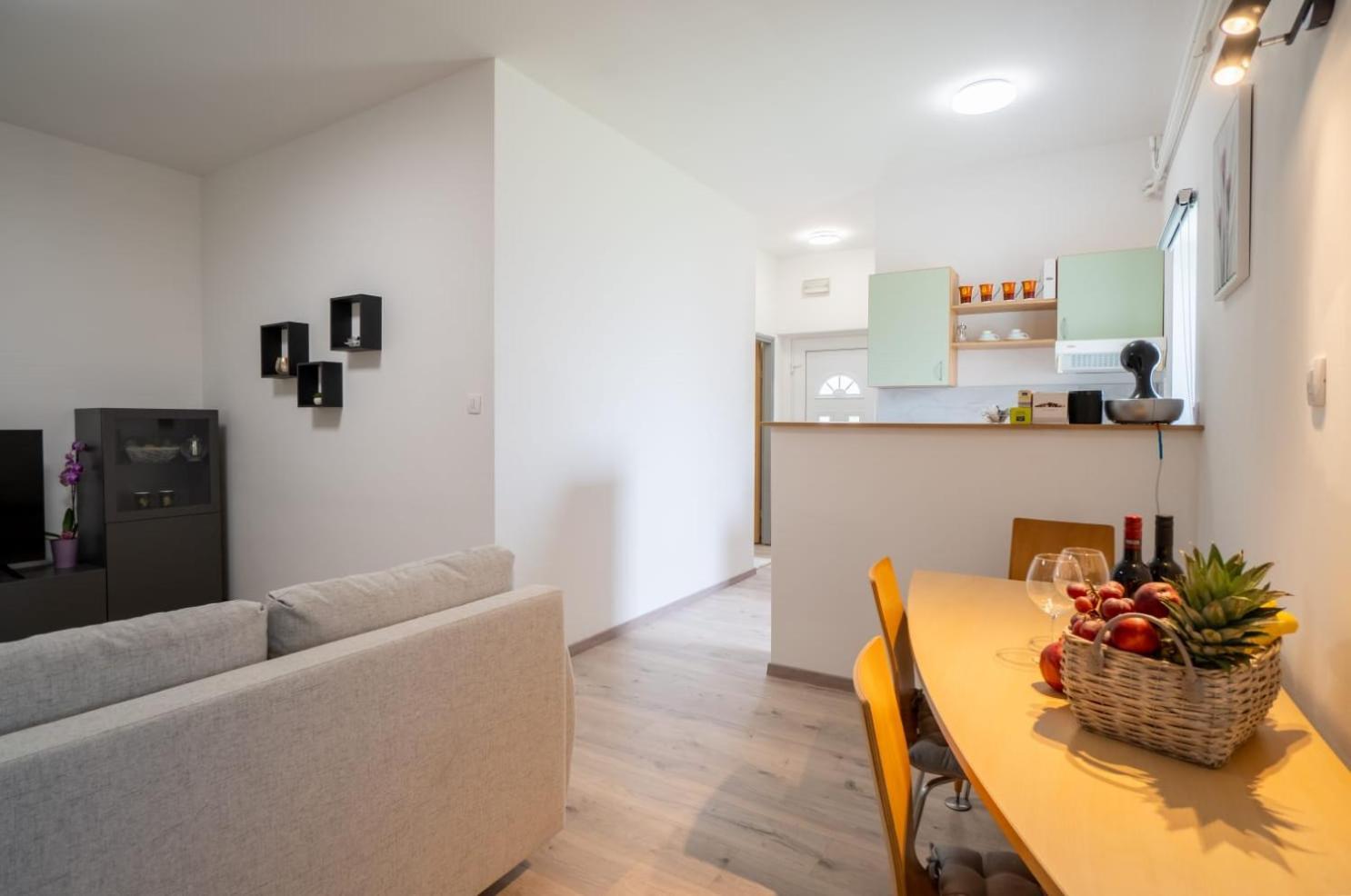 Apartman Mihovil Gospić Zewnętrze zdjęcie