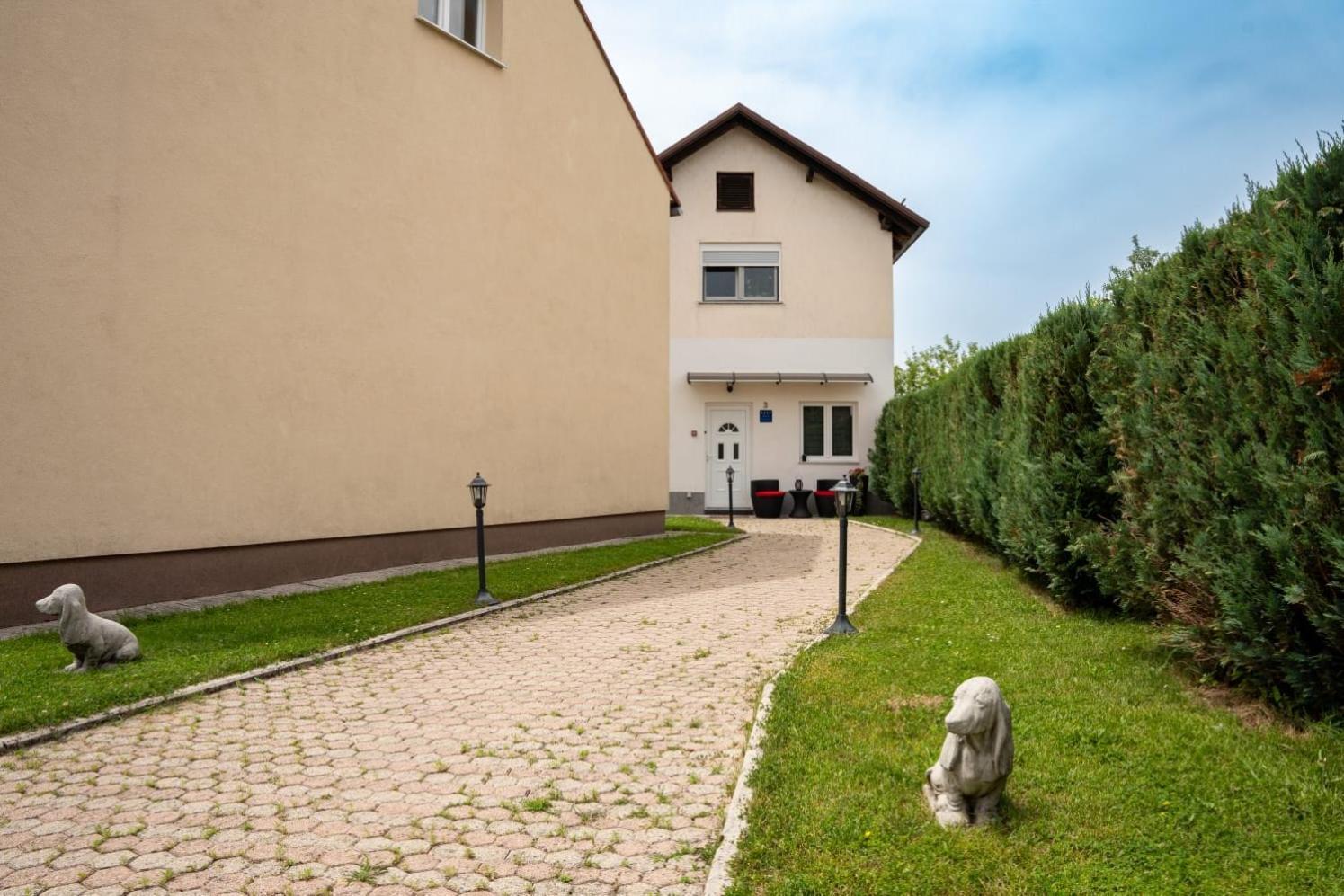 Apartman Mihovil Gospić Zewnętrze zdjęcie