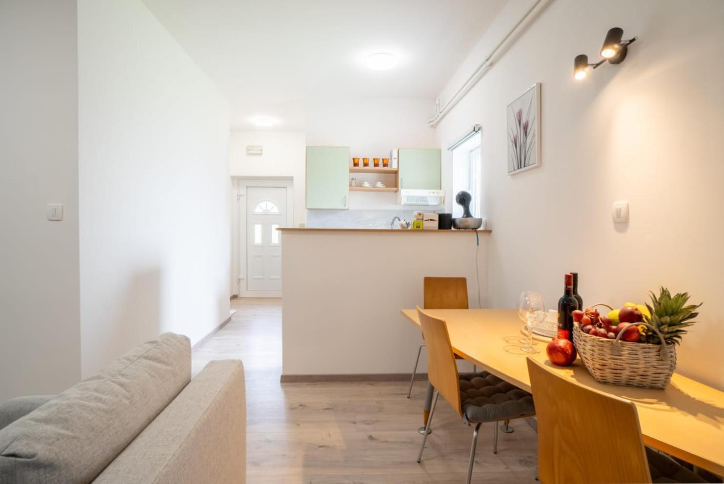 Apartman Mihovil Gospić Zewnętrze zdjęcie